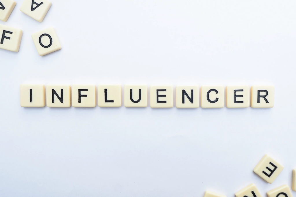 Advantages & Disadvantages of Being an Influencer